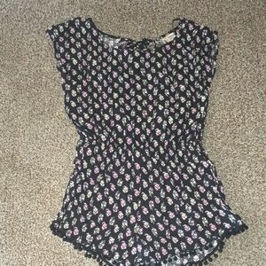 Mimi Chica Black and White Ruffled Cap Sleeve Blouse